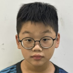 黃 育羣